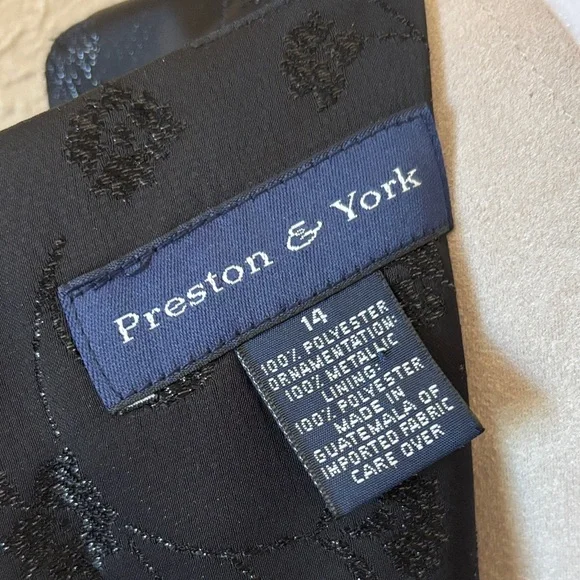 Preston & York Black Floral Top - Picture 4 of 4